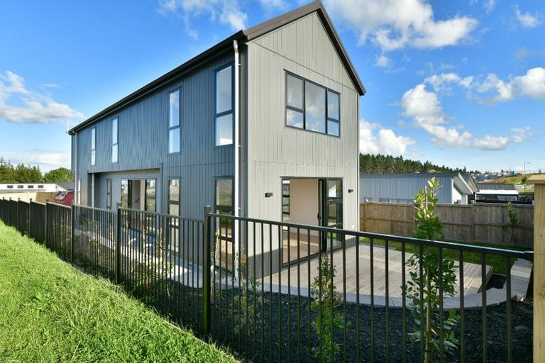 Photo of property in 15 Makenu Crescent, Wainui, Silverdale, 0992