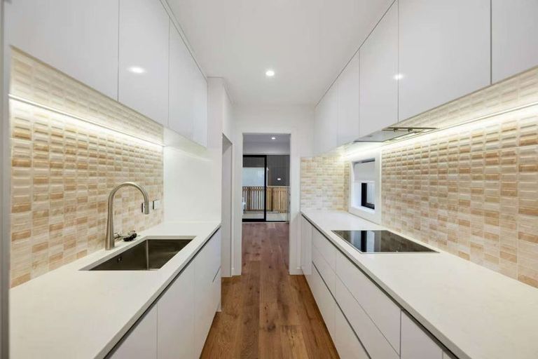 Photo of property in 5f Glendhu Road, Bayview, Auckland, 0629