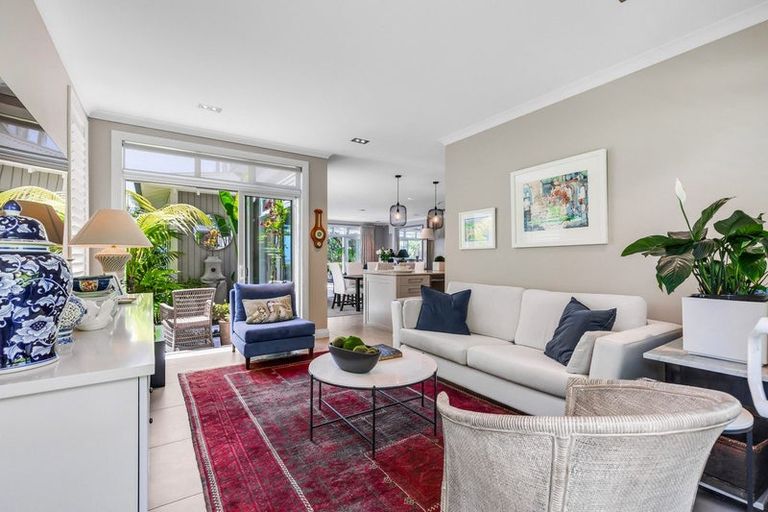 Photo of property in 17 Landmark Terrace, Orewa, 0931