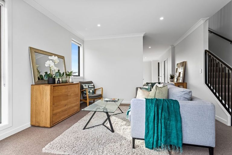 Photo of property in 6 Park Green Avenue, Rosehill, Papakura, 2113