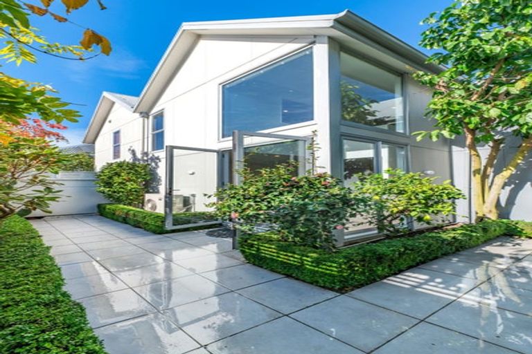 Photo of property in 4/1010 Colombo Street, St Albans, Christchurch, 8014