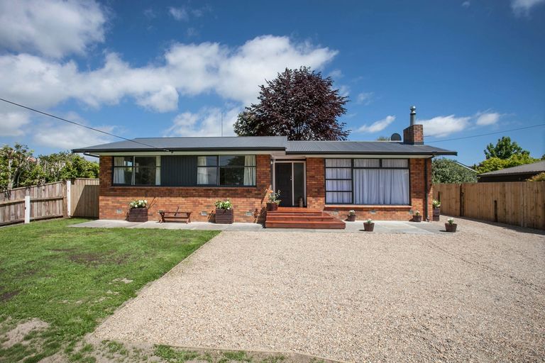 Photo of property in 281 Shakespeare Street, Leamington, Cambridge, 3432