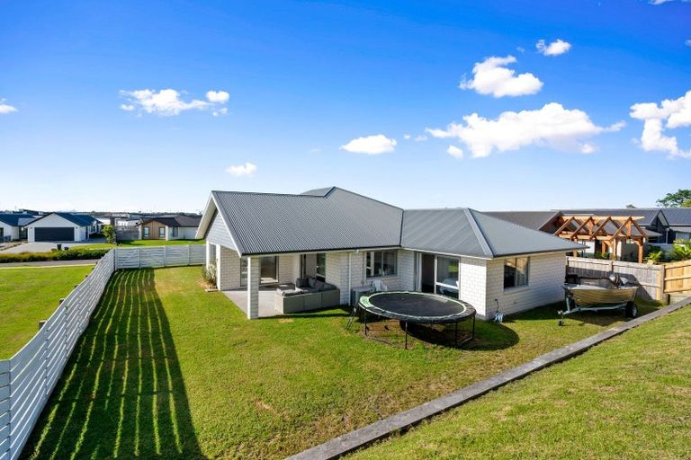 Photo of property in 76 Stace Hopper Drive, One Tree Point, 0118