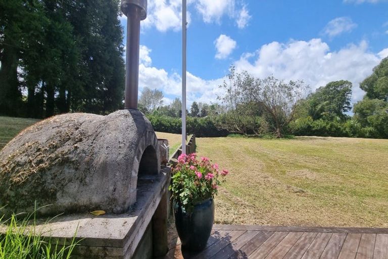 Photo of property in 949 State Highway 16, Waimauku, 0812