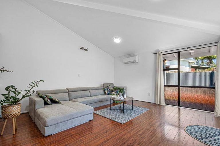 Photo of property in 1/283 Royal Road, Massey, Auckland, 0614