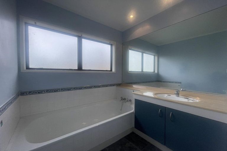 Photo of property in 1/4 Crescent Hills Court, Northpark, Auckland, 2013