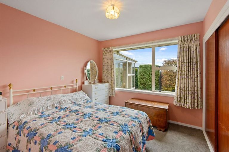 Photo of property in 12 Springmead Place, Hornby, Christchurch, 8042