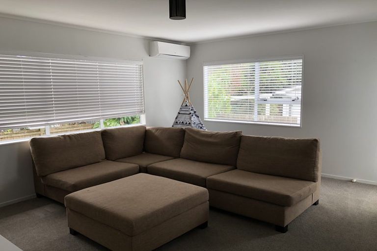 Photo of property in 2/30 Norwood Road, Bayswater, Auckland, 0622