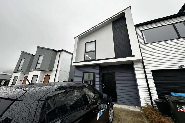 Photo of property in 4 Gloaming Lane, Wallaceville, Upper Hutt, 5018