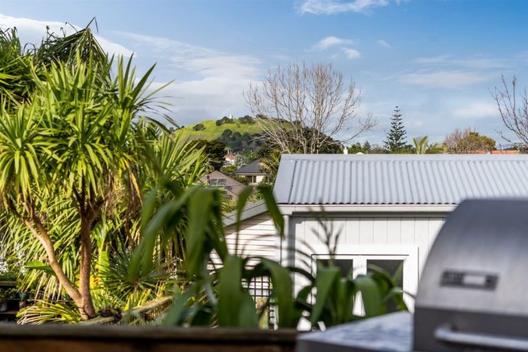 Photo of property in 65 Old Lake Road, Narrow Neck, Auckland, 0624