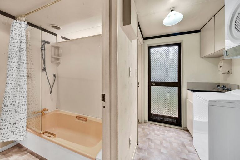 Photo of property in 6a Waterloo Place, Westown, New Plymouth, 4310