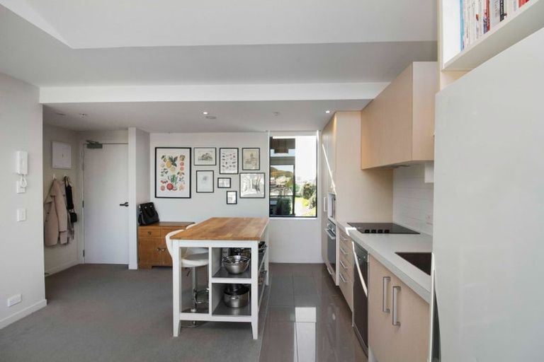 Photo of property in Nouvo Apartments, 5e/21 Rugby Street, Mount Cook, Wellington, 6021