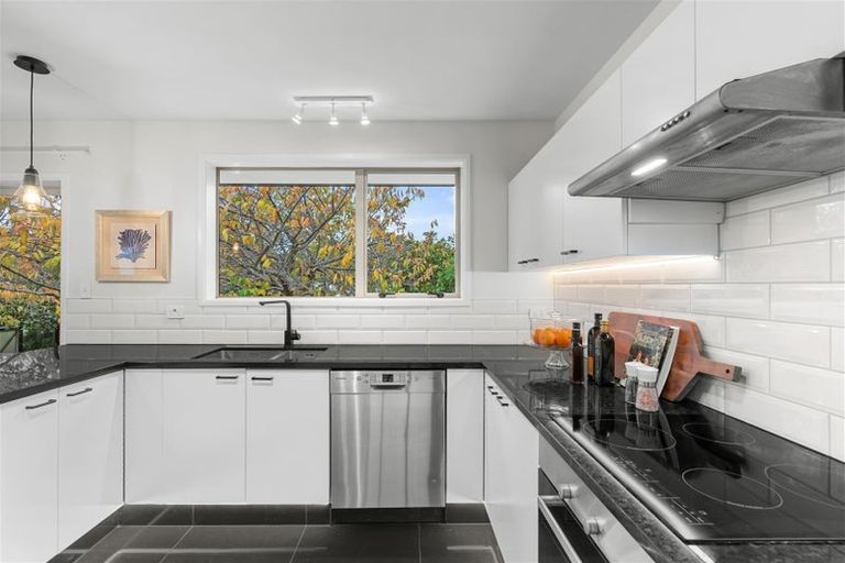 Photo of property in 11 Gilders Grove, Heathcote Valley, Christchurch, 8022