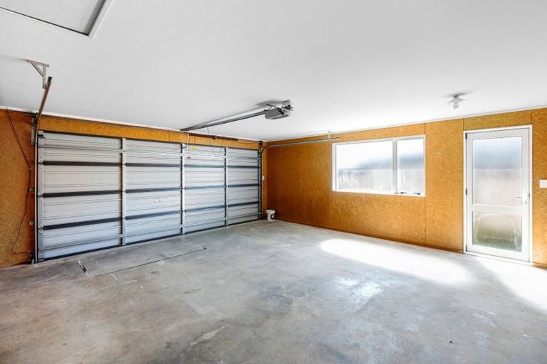 Photo of property in 18 Boston Parade, Kelvin Grove, Palmerston North, 4414