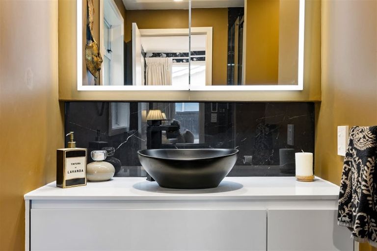 Photo of property in 60 Burnside Crescent, Burnside, Christchurch, 8053