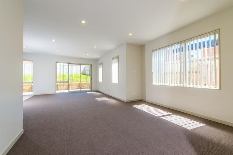 Photo of property in 102 Babich Road North, Ranui, Auckland, 0612