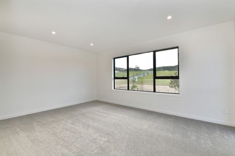 Photo of property in 15 Makenu Crescent, Wainui, Silverdale, 0992