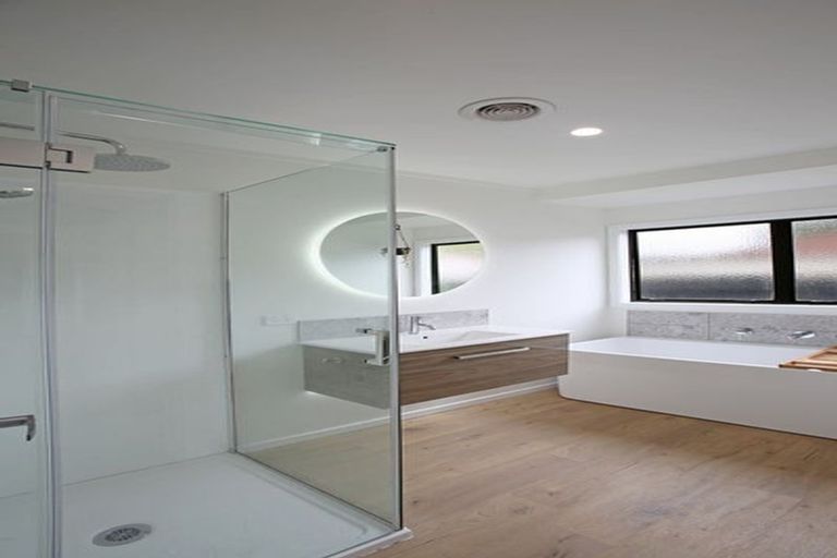 Photo of property in 1/28 Manuka Road, Glenfield, Auckland, 0629