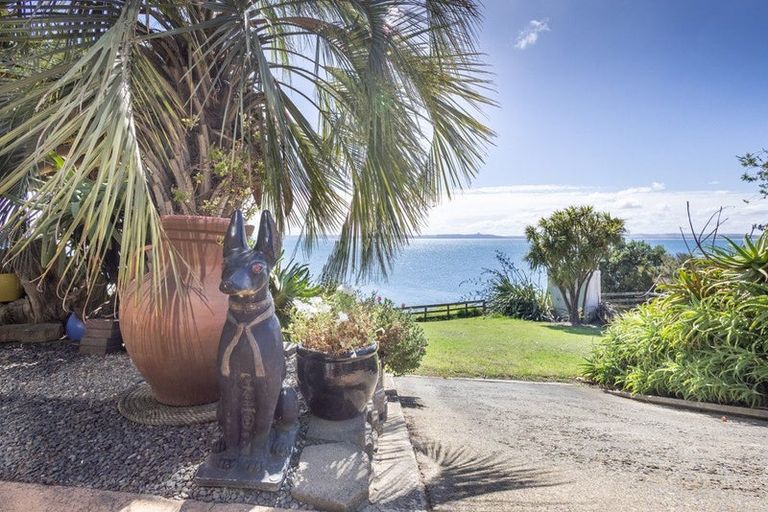 Photo of property in Signal Stn Road, Pouto, Te Kopuru, 0391