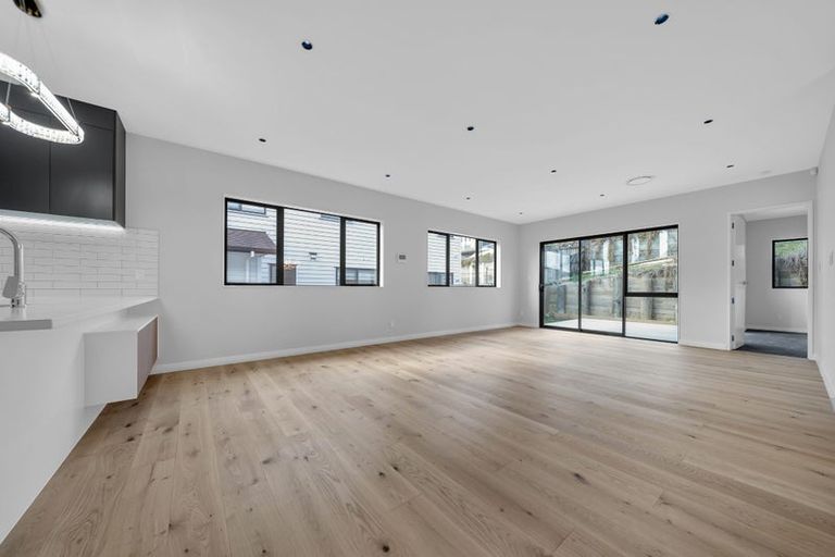 Photo of property in 5 Lawson Creek Street, Massey, Auckland, 0614