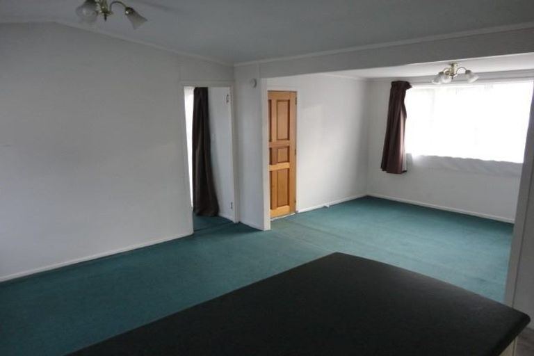 Photo of property in 19 Archibald Road, Kelston, Auckland, 0602