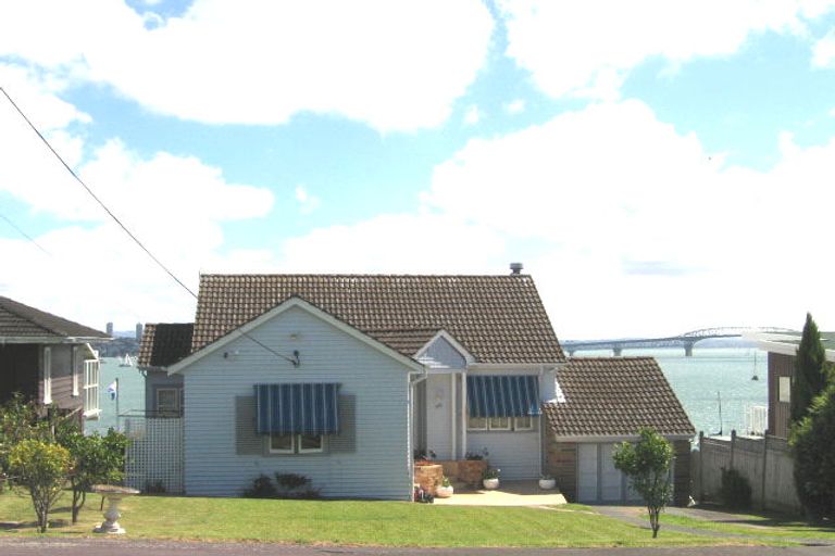 Photo of property in 95 Stanley Point Road, Stanley Point, Auckland, 0624