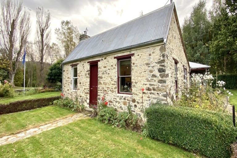 Photo of property in Lombardy Cottage, 162 Shepherds Flat Road, Cambrians, Oturehua, 9386