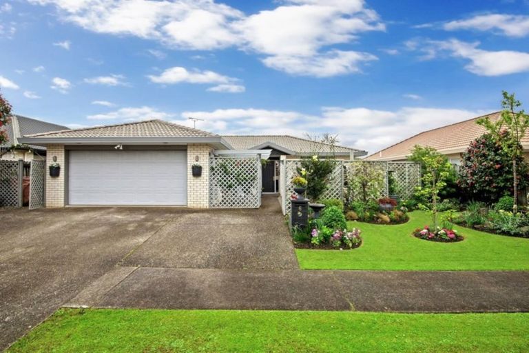 Photo of property in 6 Lushington Place, Huntington Park, Auckland, 2013