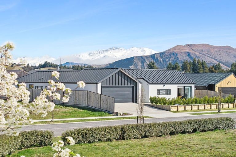 Photo of property in 47 Pounamu Avenue, Albert Town, Wanaka, 9305