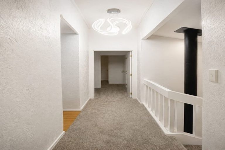 Photo of property in 14 Elsted Place, Goodwood Heights, Auckland, 2105