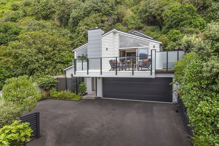 Photo of property in 111a Breaker Bay Road, Breaker Bay, Wellington, 6022