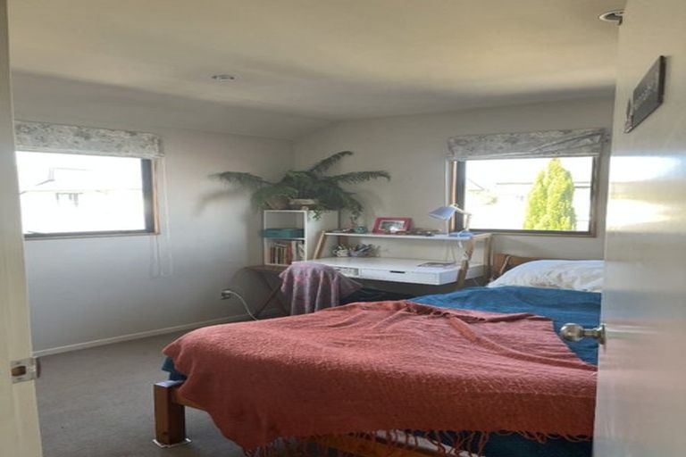 Photo of property in 26 Oakford Close, Riccarton, Christchurch, 8011