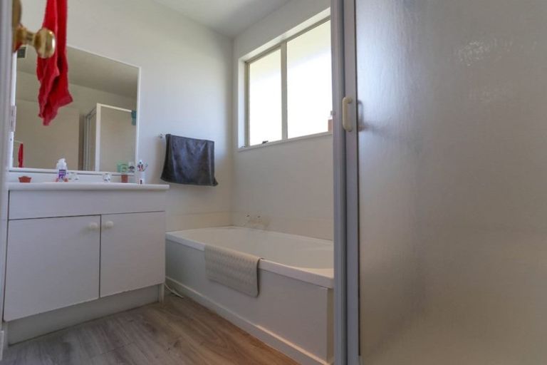 Photo of property in 4/2 Broadbent Street, Riccarton, Christchurch, 8041