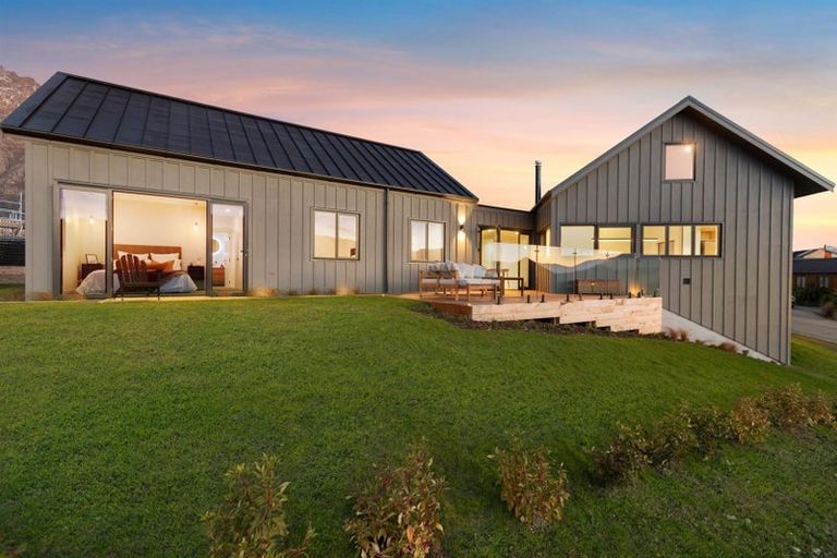 Photo of property in 44 Cunninghams Drive, Jacks Point, Queenstown, 9371