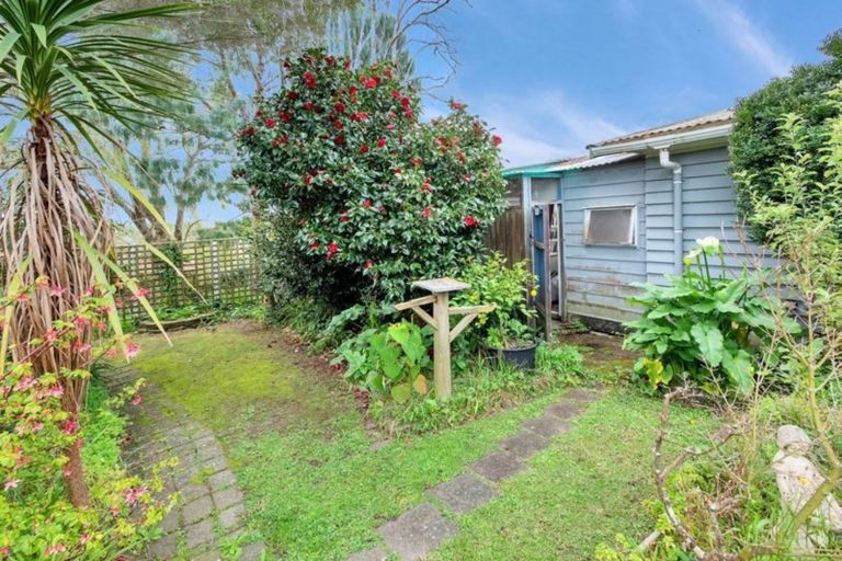 Photo of property in 213 Sturges Road, Henderson, Auckland, 0612