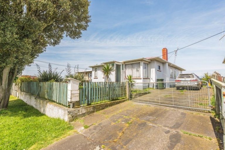 Photo of property in 70 Manuka Street, Castlecliff, Whanganui, 4501