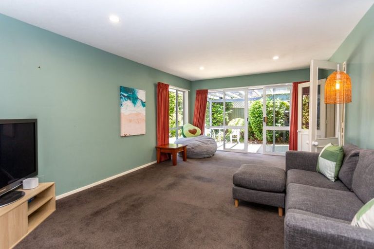 Photo of property in 2/138 Memorial Avenue, Burnside, Christchurch, 8053