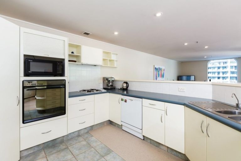 Photo of property in Oceanside Tower 1, 3/2c Marine Parade, Mount Maunganui, 3116