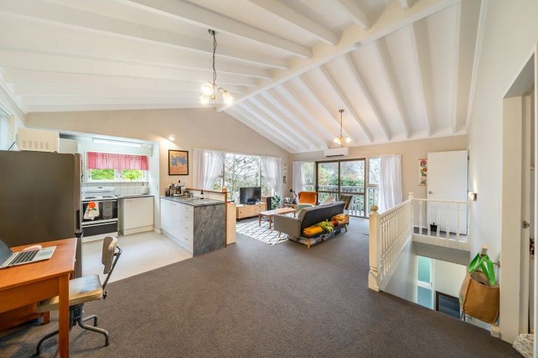 Photo of property in 62 Tio Tio Road, Miramar, Wellington, 6022