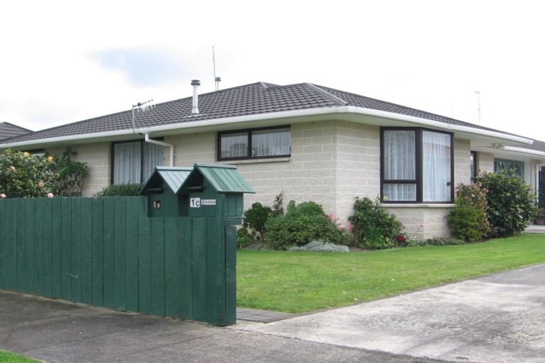 Photo of property in 1b Droylsden Place, Palmerston North, 4410