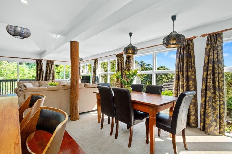 Photo of property in 3a Whiorau Grove, Lowry Bay, Lower Hutt, 5013