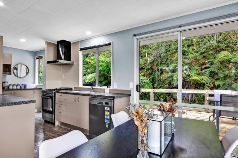 Photo of property in 73 Heta Road, Highlands Park, New Plymouth, 4312