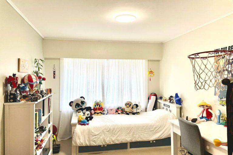 Photo of property in 17 Margaret Place, Milford, Auckland, 0620