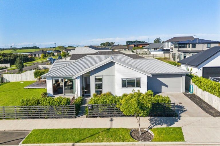 Photo of property in 11 Wheriko Avenue, Glenbrook, Waiuku, 2681