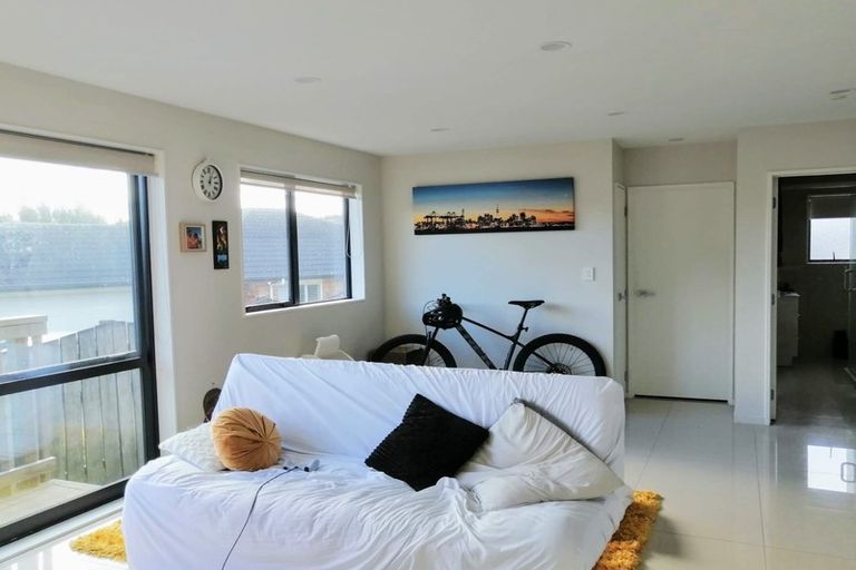 Photo of property in 33a Everglade Drive, Goodwood Heights, Auckland, 2105