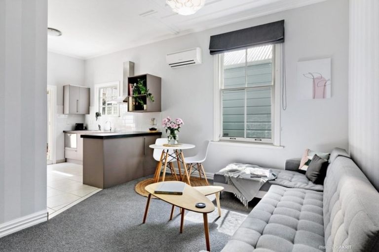 Photo of property in 54 Rolleston Street, Mount Cook, Wellington, 6021