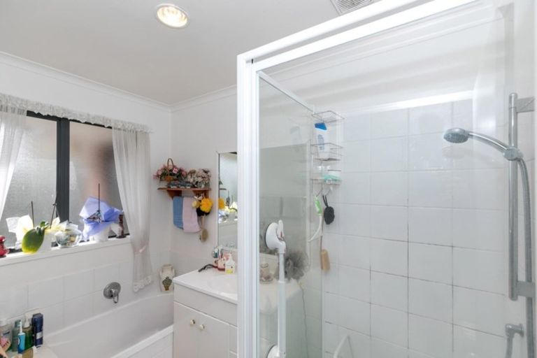 Photo of property in 6 Limousin Place, Grandview Heights, Hamilton, 3200