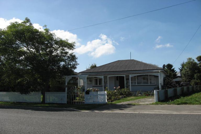 Photo of property in 14 Leeston And Lake Road, Leeston, 7632