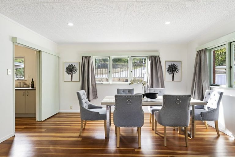 Photo of property in 42 West Lynn Road, Titirangi, Auckland, 0604