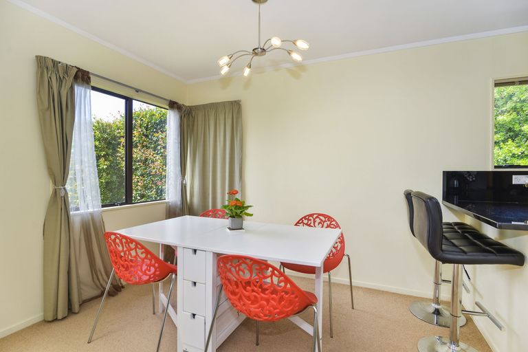 Photo of property in 8a Croydon Road, New Lynn, Auckland, 0600